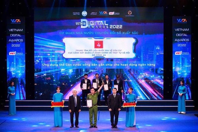 Vinh danh 49 chủ nhân Giải thưởng Chuyển đổi số Việt Nam - Vietnam Digital Awards năm 2022 ảnh 18