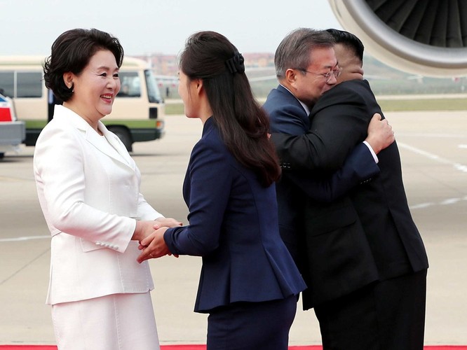 Bất ngờ trong lễ đón Tổng thống Moon Jae In tại Bình Nhưỡng ảnh 4