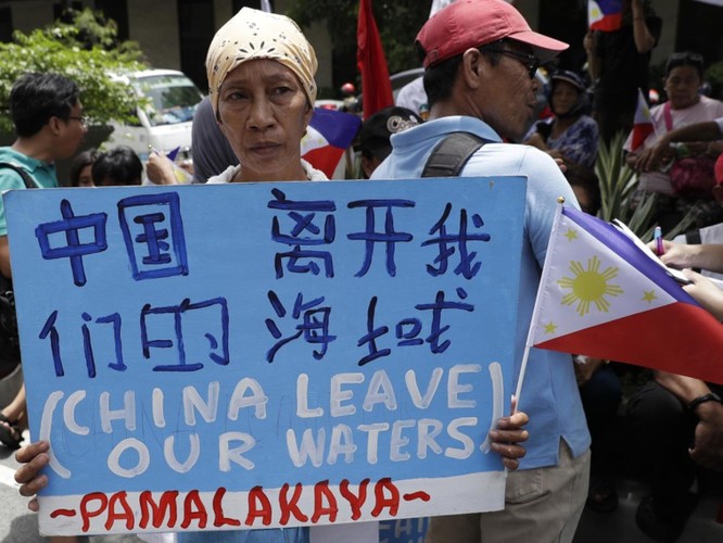 Vụ tàu Trung Quốc đâm chìm tàu Philippines: Viện trưởng Ngô Sĩ Tồn muốn đổ vấy cho tàu Việt Nam ảnh 9