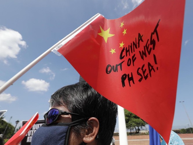 Vụ tàu Trung Quốc đâm chìm tàu Philippines: Viện trưởng Ngô Sĩ Tồn muốn đổ vấy cho tàu Việt Nam ảnh 11