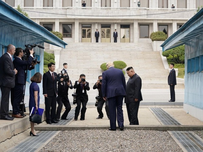 Hình ảnh cuộc gặp lịch sử Donald Trump – Kim Jong Un tại Khu phi quân sự Hàn – Triều ảnh 2