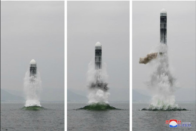 Triều Tiên gây rúng động bởi việc phóng tên lửa đạn đạo từ tàu ngầm ảnh 1