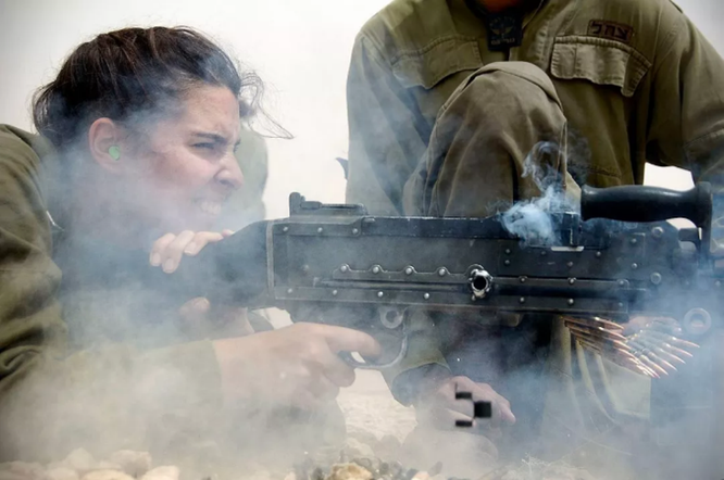 Mang súng khi diện bikini - Vén bức màn bí ẩn về lực lượng nữ binh Israel ảnh 7