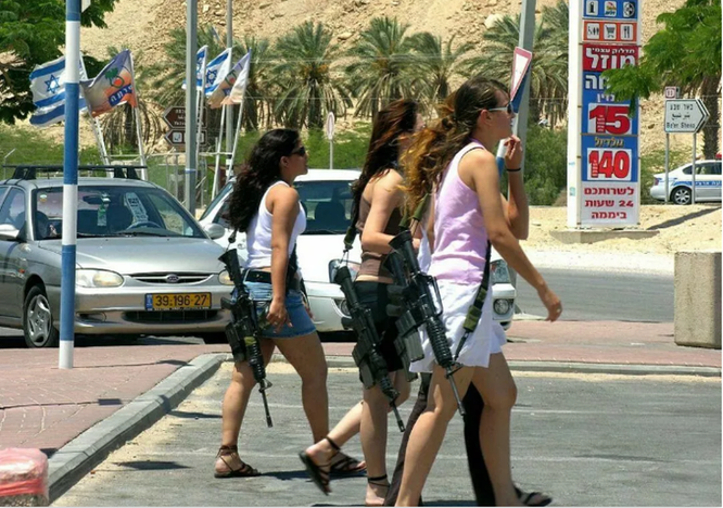 Mang súng khi diện bikini - Vén bức màn bí ẩn về lực lượng nữ binh Israel ảnh 6