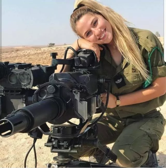 Mang súng khi diện bikini - Vén bức màn bí ẩn về lực lượng nữ binh Israel ảnh 5