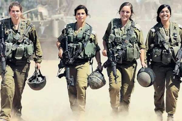 Mang súng khi diện bikini - Vén bức màn bí ẩn về lực lượng nữ binh Israel ảnh 10