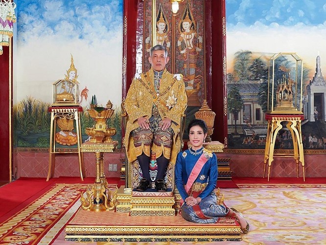 Phạm tội bất trung với nhà vua và âm mưu tiếm ngôi Hoàng hậu, “Hoàng quý phi” Thái Lan bị phế truất ảnh 1
