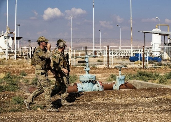 Quân đội Mỹ lần đầu tiên tuần tra chung với lực lượng SDF của người Kurd ở biên giới Syria - Thổ Nhĩ Kỳ sau khi tuyên bố rút quân ảnh 1