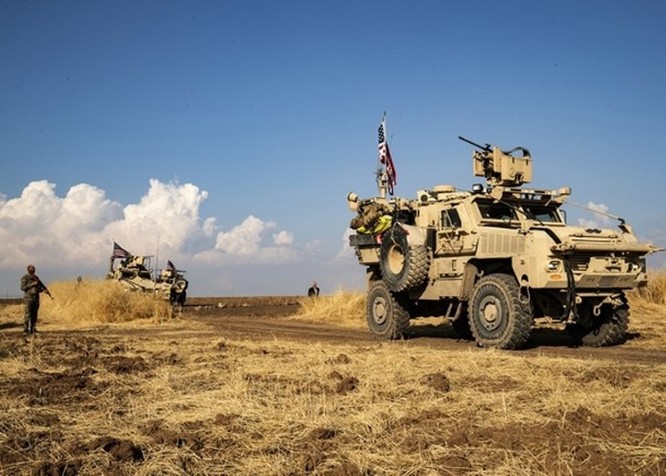 Quân đội Mỹ lần đầu tiên tuần tra chung với lực lượng SDF của người Kurd ở biên giới Syria - Thổ Nhĩ Kỳ sau khi tuyên bố rút quân ảnh 3