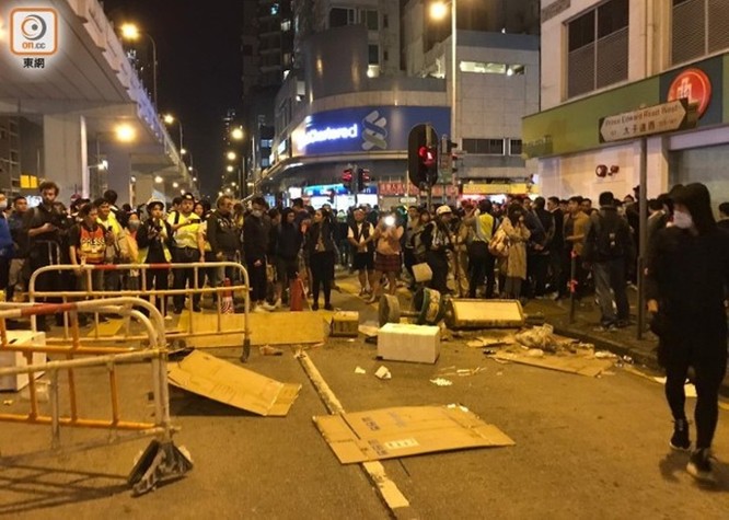 Hồng Kông: tái diễn biểu tình quy mô lớn và đụng độ bạo lực ảnh 2