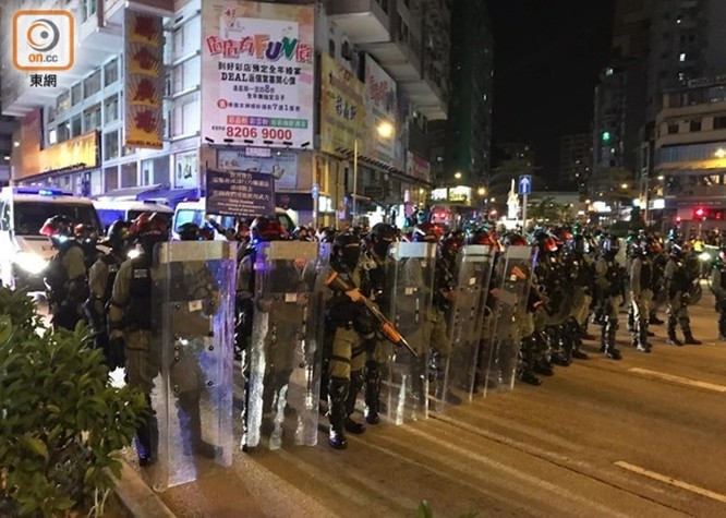 Hồng Kông: tái diễn biểu tình quy mô lớn và đụng độ bạo lực ảnh 3