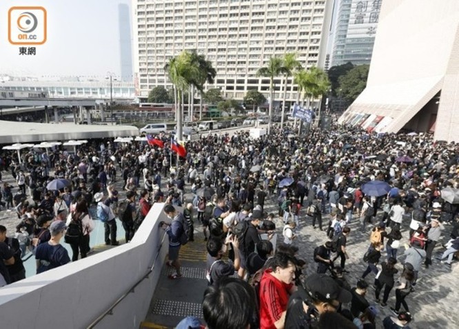 Hồng Kông: tái diễn biểu tình quy mô lớn và đụng độ bạo lực ảnh 6