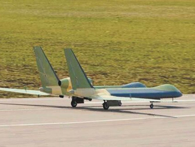 Trung Quốc gây bất ngờ khi mang tất cả các loại máy bay không người lái tới Tân Cương trưng bày ảnh 5