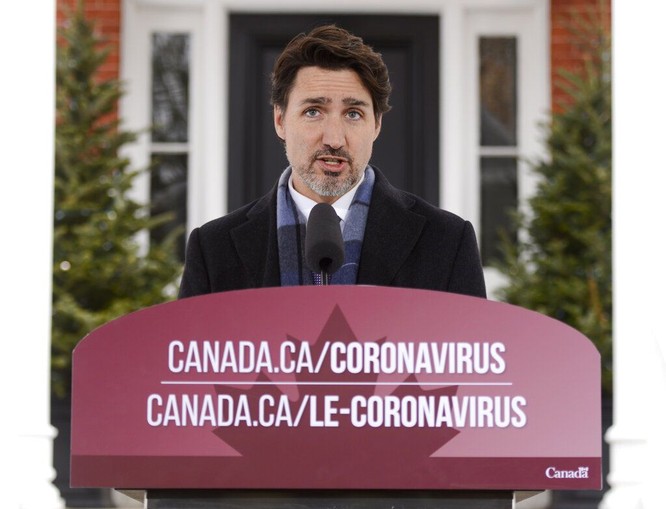 Thủ tướng Canada Justin Trudeau vừa làm việc tại nhà vừa phải trông con ảnh 2