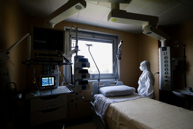 Thiếu hụt nhân viên y tế, Italy sử dụng người máy để chăm sóc bệnh nhân ảnh 2