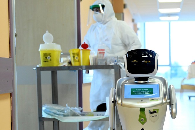 Thiếu hụt nhân viên y tế, Italy sử dụng người máy để chăm sóc bệnh nhân ảnh 7