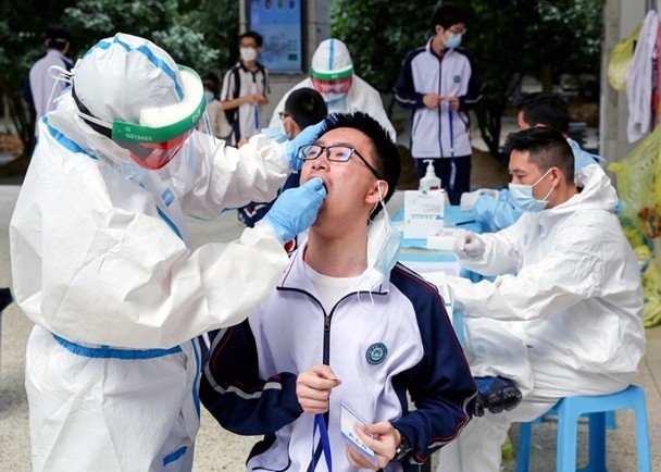 Thêm 17 ca nhiễm COVID-19 mới, dư luận Trung Quốc lo ngại dịch tái bùng phát ảnh 2