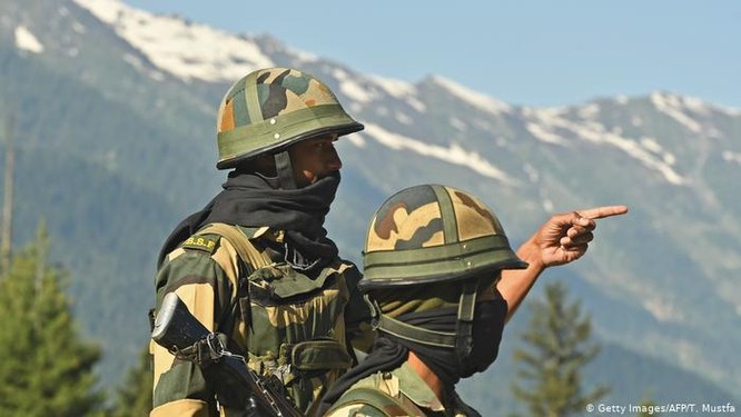 Chi tiết xung đột biên giới Trung Quốc-Ấn Độ, lộ diện thứ vũ khí tự chế khủng khiếp ảnh 6