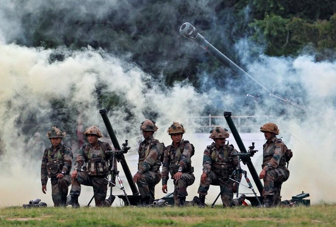 Ấn Độ tăng quân ra biên giới, cho phép dùng mọi biện pháp chống lại quân đội Trung Quốc ảnh 1