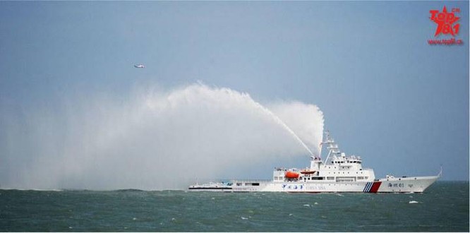 Tăng cường lực lượng trên Biển Đông, Trung Quốc hạ thủy tàu tuần tra khủng ảnh 2
