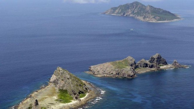 Trung Quốc cho tàu Hải cảnh và máy bay ném bom áp sát đảo tranh chấp, Nhật Bản khẩn cấp ứng phó ảnh 1