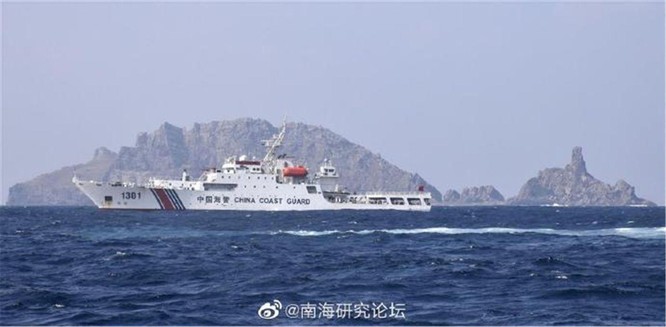 Rò rỉ hình ảnh tàu Hải cảnh Trung Quốc và tàu tuần duyên Nhật Bản quần nhau ở vùng biển Senkaku ảnh 1