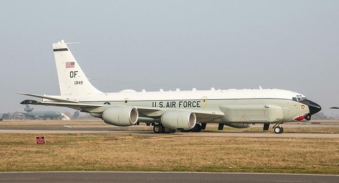 Mỹ cho máy bay trinh sát chiến lược hiện đại nhất RC-135U vào gần bờ biển Trung Quốc ảnh 2