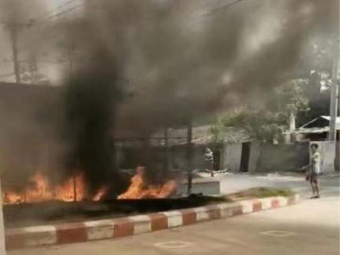 Nóng: hơn 20 nhà máy, công ty Trung Quốc ở Myanmar bị tấn công, đốt phá ảnh 1