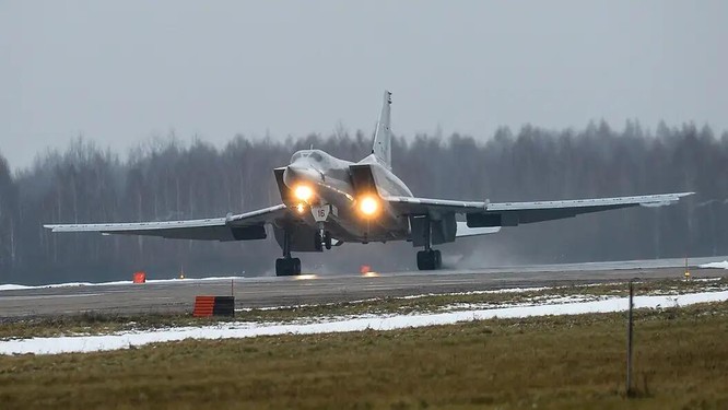 Tai nạn hy hữu, 3 phi công chiến đấu Nga thiệt mạng vì bị phóng ra khi máy bay còn trên mặt đất ảnh 1