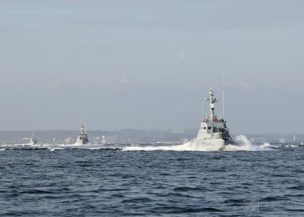 Nga đột ngột đóng cửa eo biển Kerch, tàu hải quân Ukraine không thể về cảng ảnh 2