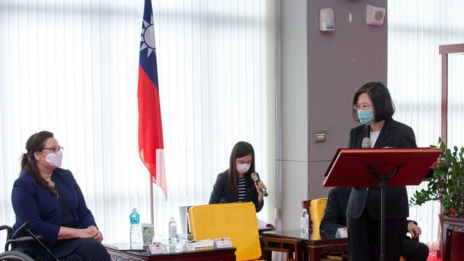 Đâu mới là ý nghĩa quan trọng thực sự của chuyến thăm ba giờ Đài Loan của ba thượng nghị sỹ Mỹ? ảnh 2