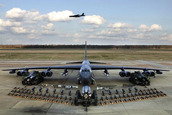 Vì sao Không quân Mỹ chi hàng chục tỉ USD nâng cấp phi đội 76 chiếc máy bay B-52 già nua? ảnh 2