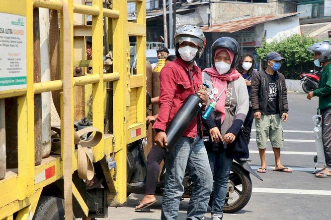 Khủng hoảng y tế nghiêm trọng ở Indonesia, 63 bệnh nhân tại một bệnh viện chết vì thiếu oxy ảnh 2