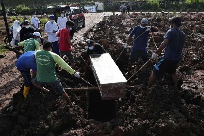 IFRC: Indonesia đã ở bên bờ vực thẳm của đại dịch COVID-19 ảnh 1
