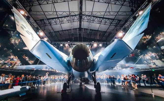 Chùm ảnh mới được công bố về máy bay chiến đấu tàng hình bí ẩn "Chiếu tướng" của Nga ảnh 9