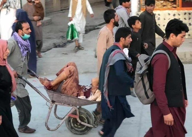 Nóng: Sân bay Kabul bị đánh bom liều chết, ít nhất 50 người chết và bị thương ảnh 1