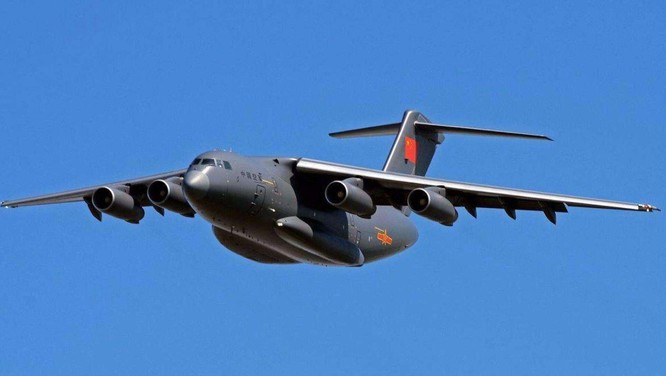 Trung Quốc lần đầu tiên công khai tin điều máy bay vận tải hạng nặng Y-20 tới Trường Sa ảnh 1