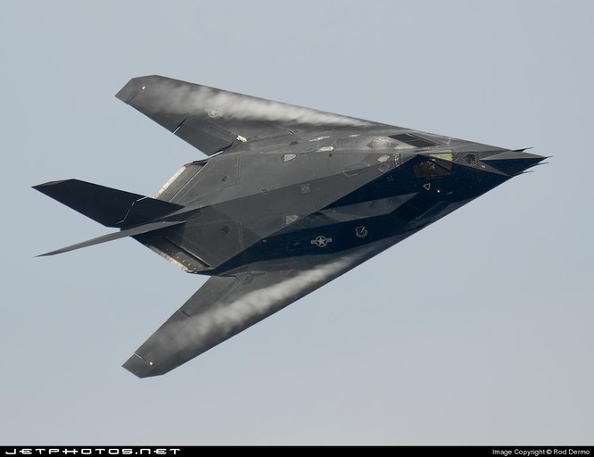 Truyền thông Trung Quốc đánh giá J-20 sánh ngang F-22, Mỹ nói chỉ như F-117A ảnh 4