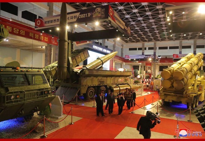 Xem tên lửa siêu thanh Hwasong-8 và các vũ khí mới được Triều Tiên trưng bày ảnh 6