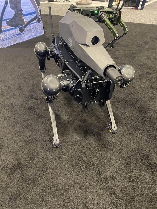 Mỹ tung ra “kẻ hủy diệt” đáng sợ: chó robot mang súng SPUR, chuẩn bị cho chiến tranh không người ảnh 1