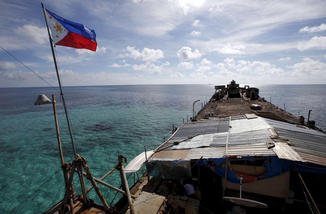 Đụng độ trên Biển Đông, tàu Hải Cảnh Trung Quốc ngăn chặn tàu Philippines tiếp tế cho binh sĩ ảnh 3
