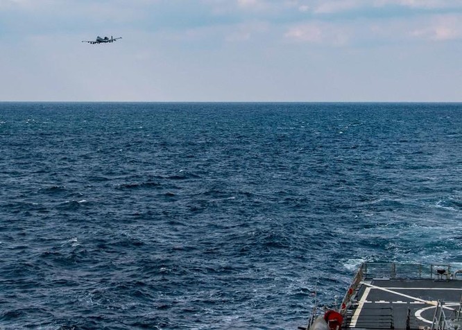 Mỹ lần đầu tiên cho “Xe tăng bay” A-10 luyện tập tấn công tàu mặt nước trên biển Hoa Đông ảnh 1