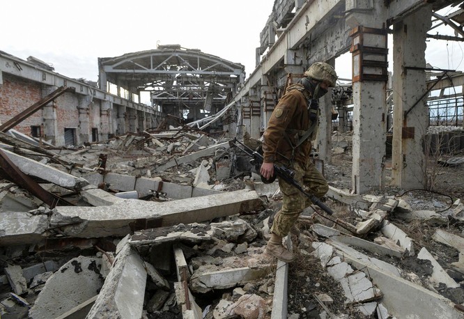 Nga và Ukraine ráo riết chuẩn bị chiến tranh. Đâu là sự thật? ảnh 4