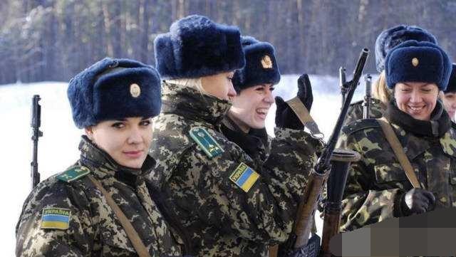 Ukraine: phụ nữ mang thai và có con cũng phải đăng ký nghĩa vụ quân sự ảnh 1