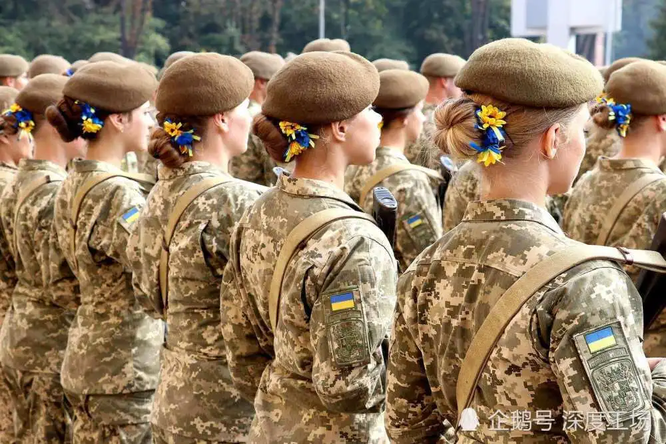 Ukraine: phụ nữ mang thai và có con cũng phải đăng ký nghĩa vụ quân sự ảnh 2