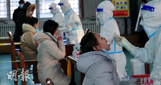 Trung Quốc: người nhiễm SARS-CoV-2 nhập cảnh trái phép bị bắt diễu phố gây tranh cãi ảnh 3
