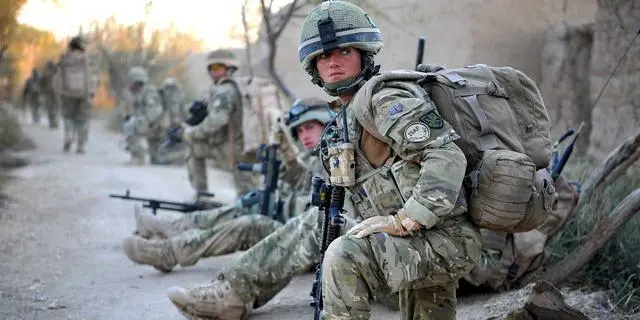 Bê bối chưa từng có: một phần mười nữ binh sĩ Anh rời Afghanistan vì mang thai ảnh 2