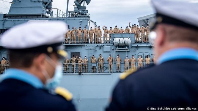 Gây tranh cãi về phát biểu “liên Nga kháng Trung”, Tư lệnh Hải quân Đức mất chức ảnh 2