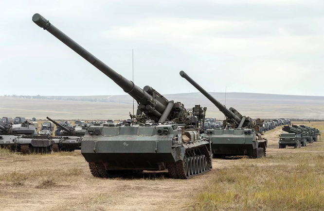 Nga triển khai loại pháo khủng có thể bắn đạn hạt nhân tới sát biên giới Ukraine ảnh 3