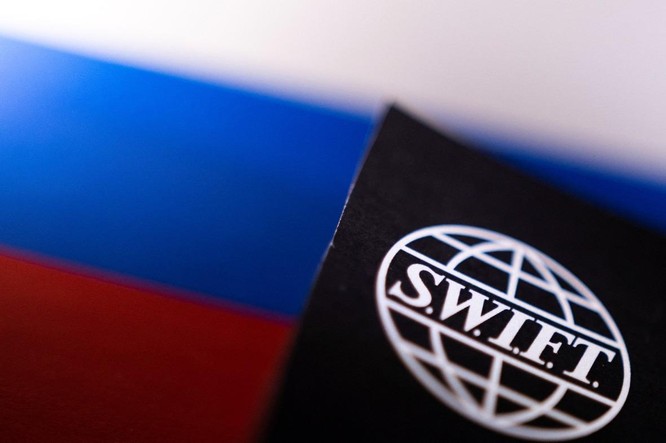 Trang web Điện Kremlin nghi bị phía Ukraine đánh sập, Nga bị loại khỏi hệ thống thanh toán SWIFT ảnh 4